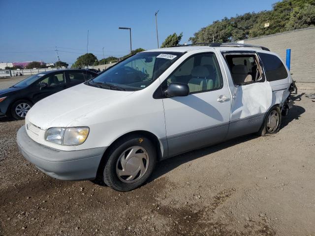 TOYOTA SIENNA LE 1998 with VIN 4T3ZF13C7WU010112 - Photo from auction
