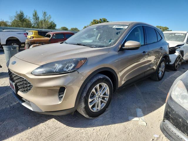 FORD ESCAPE SE 2020 with VIN 1FMCU9G63LUC17129 - Photo from auction