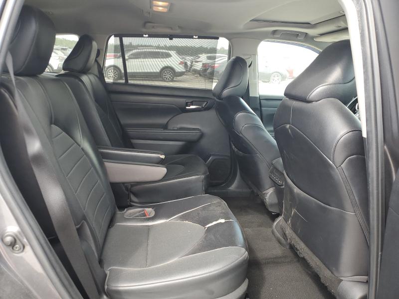 Photo 11 from auction – 2022 TOYOTA HIGHLANDER with VIN 5TDGARAH1NS513704