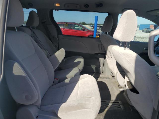 Photo 11 from auction – 2018 TOYOTA SIENNA LE with VIN 5TDKZ3DC5JS945139