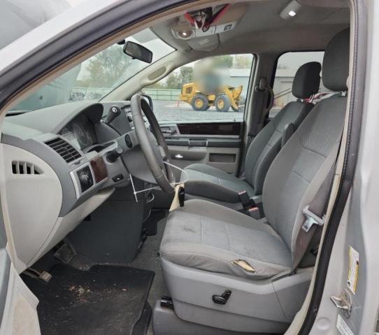Photo 7 from auction – 2010 CHRYSLER TOWN & COU with VIN 2A4RR5D18AR347526