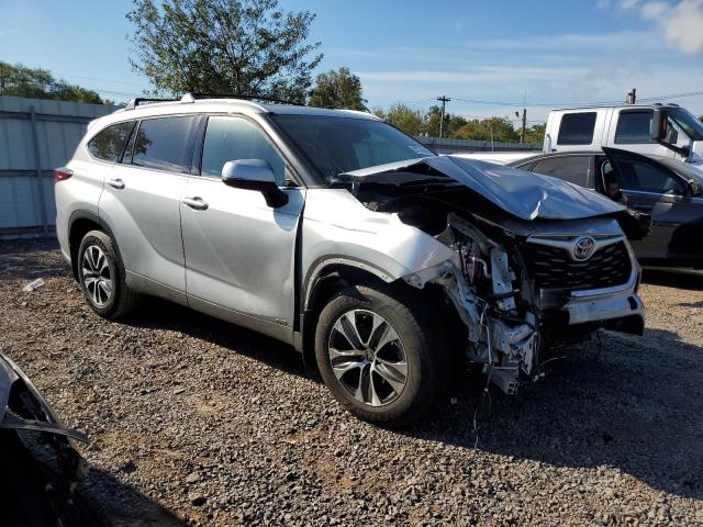 Photo 4 from auction – 2022 TOYOTA HIGHLANDER with VIN 5TDGBRCH6NS552363