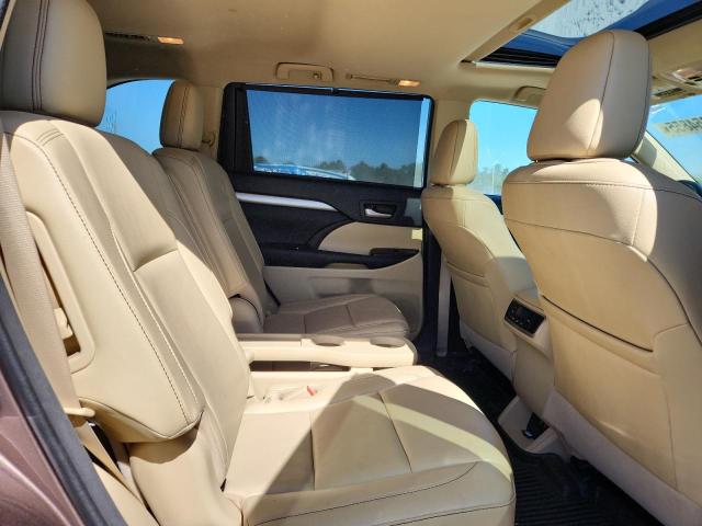 Photo 11 from auction – 2017 TOYOTA HIGHLANDER with VIN 5TDKZRFH7HS196916