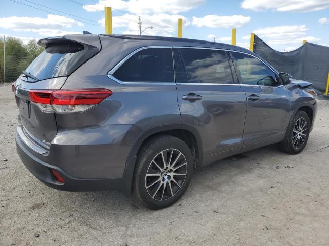 Photo 3 from auction – 2017 TOYOTA HIGHLANDER with VIN 5TDJZRFH3HS471418