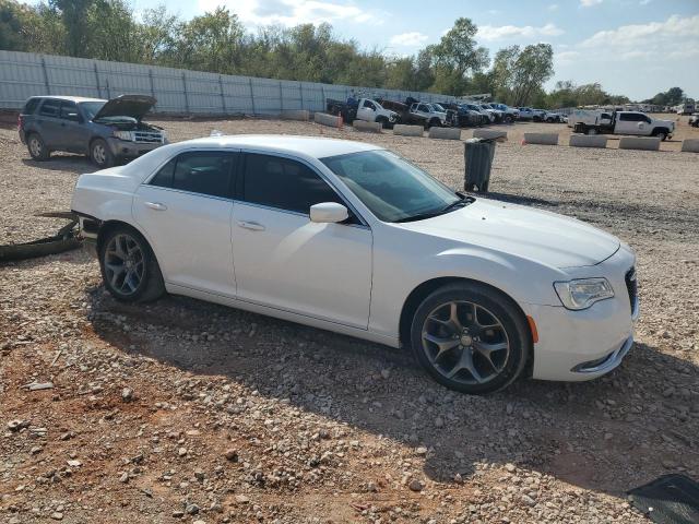 Photo 4 from auction – 2015 CHRYSLER 300 LIMITED with VIN 2C3CCAAGXFH772682