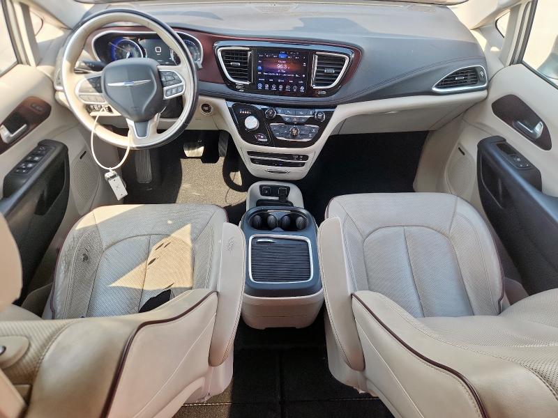 Photo 8 from auction – 2017 CHRYSLER PACIFICA L with VIN 2C4RC1GG1HR633390