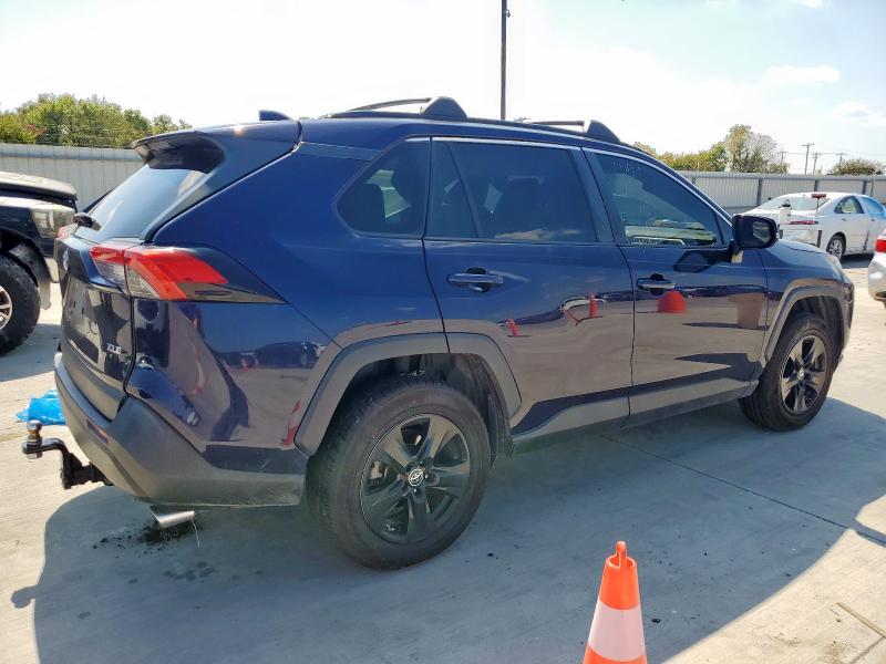 Photo 3 from auction – 2019 TOYOTA RAV4 XLE with VIN JTMW1RFV8KD003173