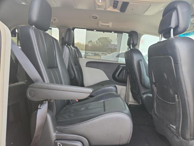 Photo 11 from auction – 2015 CHRYSLER TOWN & COU with VIN 2C4RC1BG4FR657039