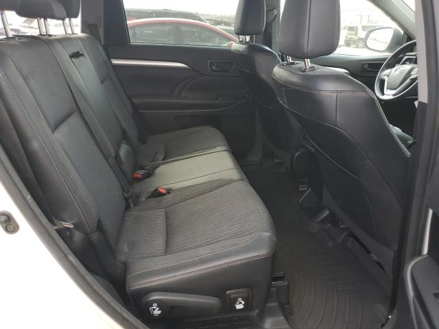 Photo 11 from auction – 2016 TOYOTA HIGHLANDER with VIN 5TDBKRFH2GS227816