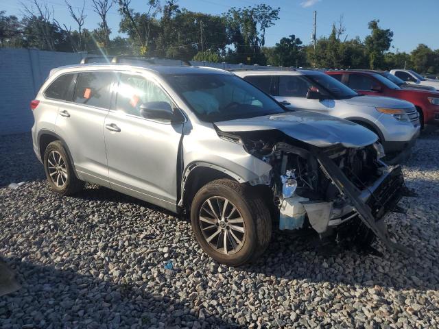 Photo 4 from auction – 2017 TOYOTA HIGHLANDER with VIN 5TDKZRFH5HS518551
