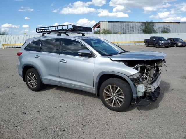 Photo 4 from auction – 2017 TOYOTA HIGHLANDER with VIN 5TDJZRFH8HS440133