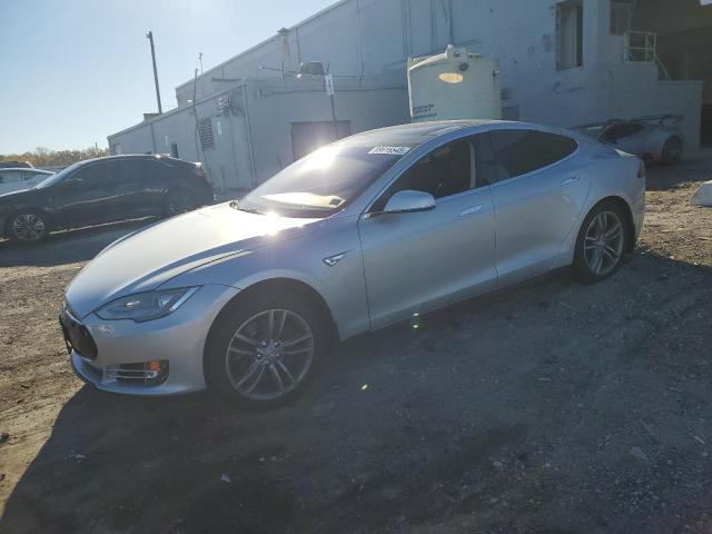 TESLA MODEL S 2013 with VIN 5YJSA1CG8DFP09688 - Photo from auction