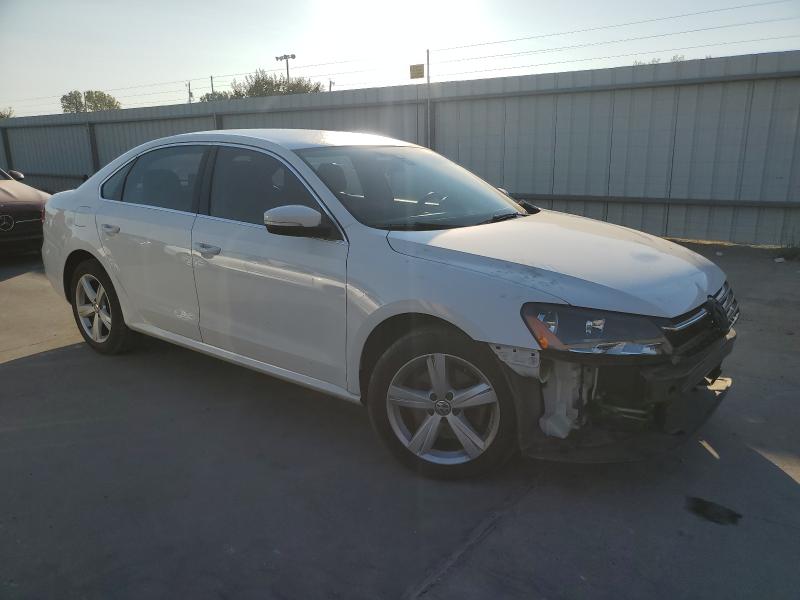 Photo 4 from auction – 2015 VOLKSWAGEN PASSAT S with VIN 1VWAS7A3XFC091444