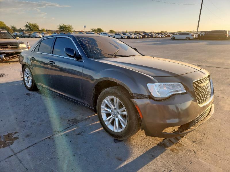 Photo 4 from auction – 2016 CHRYSLER 300 LIMITED with VIN 2C3CCAAG8GH295784
