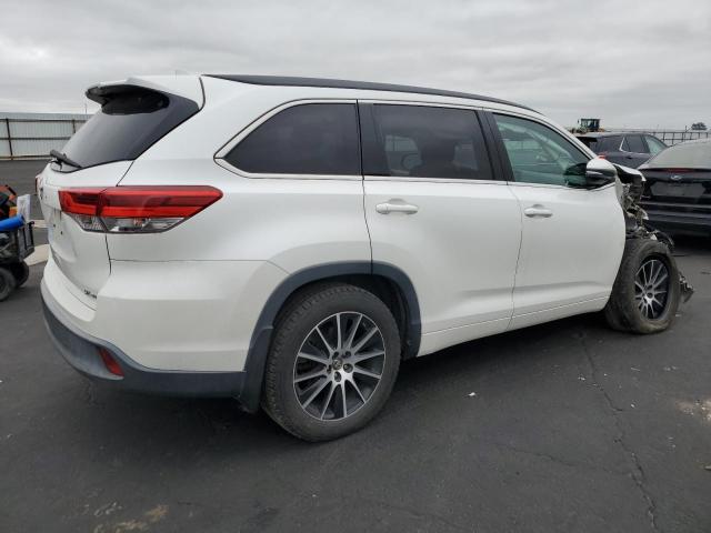 Photo 3 from auction – 2018 TOYOTA HIGHLANDER with VIN 5TDJZRFH4JS830927