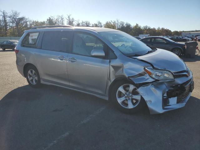 Photo 4 from auction – 2018 TOYOTA SIENNA LE with VIN 5TDKZ3DC5JS901187