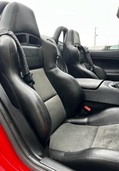 Photo 6 from auction – 2004 DODGE VIPER SRT- with VIN 1B3JZ65Z74V100319