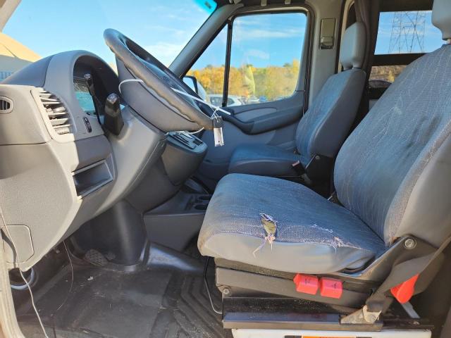 Photo 7 from auction – 2002 FREIGHTLINER SPRINTER 2 with VIN WD2YD241725341065