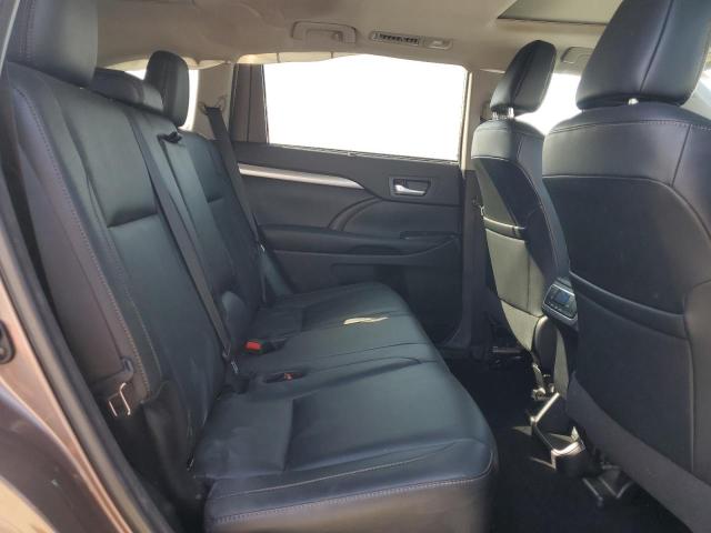 Photo 11 from auction – 2018 TOYOTA HIGHLANDER with VIN 5TDKZRFH5JS245150