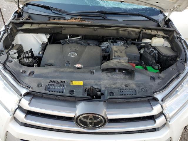 Photo 12 from auction – 2018 TOYOTA HIGHLANDER with VIN 5TDKZRFH6JS263835