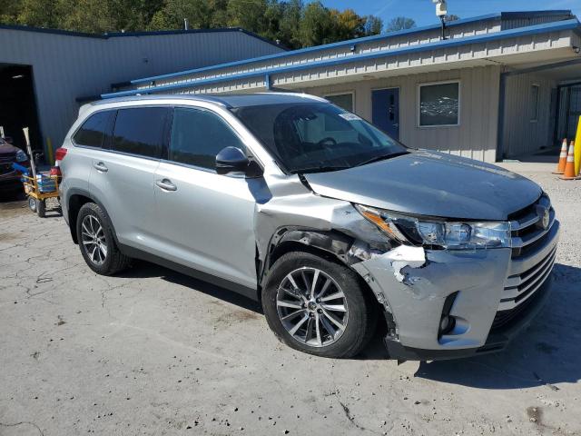 Photo 4 from auction – 2019 TOYOTA HIGHLANDER with VIN 5TDJZRFH0KS725500