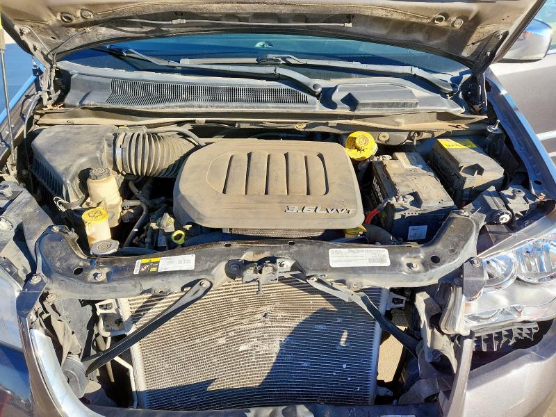 Photo 12 from auction – 2015 CHRYSLER TOWN & COU with VIN 2C4RC1CG7FR728152