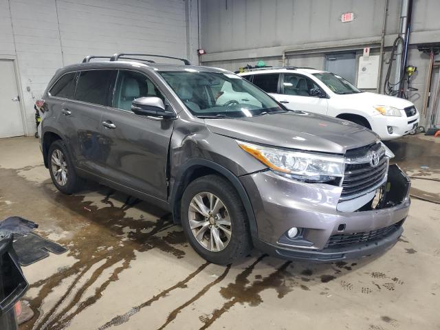 Photo 4 from auction – 2015 TOYOTA HIGHLANDER with VIN 5TDJKRFH0FS167075