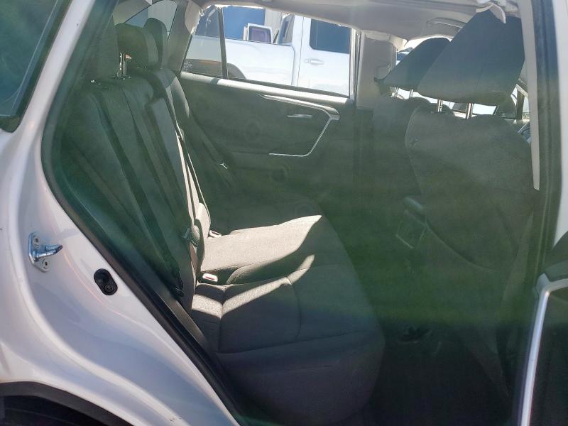 Photo 11 from auction – 2019 TOYOTA RAV4 XLE with VIN JTMP1RFV5KD031517