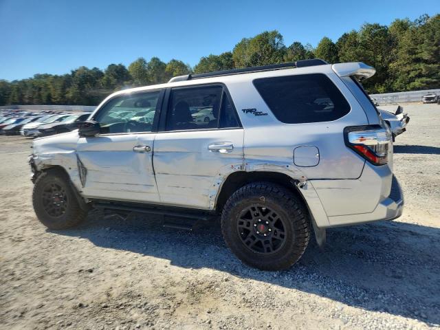 Photo 2 from auction – 2020 TOYOTA 4RUNNER SR with VIN JTEBU5JR0L5830973