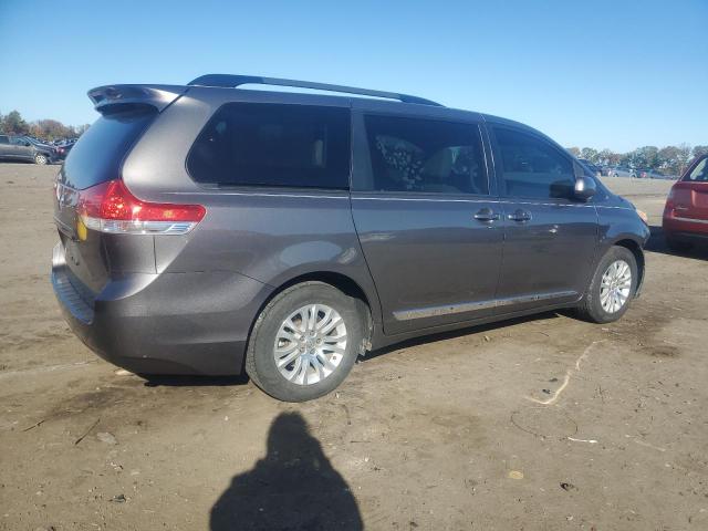 Photo 3 from auction – 2011 TOYOTA SIENNA XLE with VIN 5TDYK3DC0BS157868
