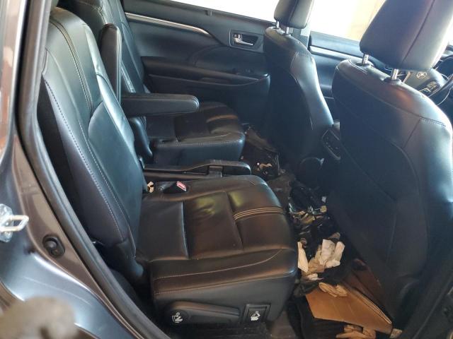 Photo 11 from auction – 2018 TOYOTA HIGHLANDER with VIN 5TDJZRFH8JS544787