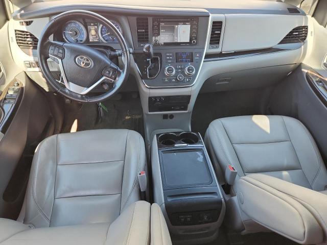 Photo 8 from auction – 2018 TOYOTA SIENNA XLE with VIN 5TDYZ3DC4JS954246