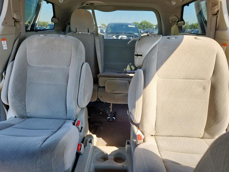 Photo 10 from auction – 2017 TOYOTA SIENNA LE with VIN 5TDKZ3DC7HS842234