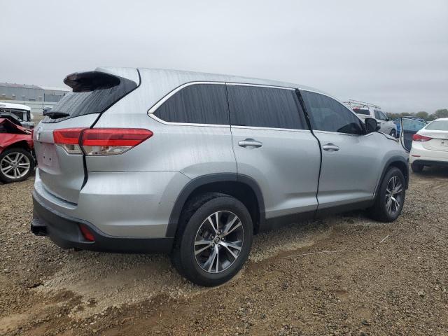 Photo 3 from auction – 2019 TOYOTA HIGHLANDER LE with VIN 5TDZZRFH1KS338375