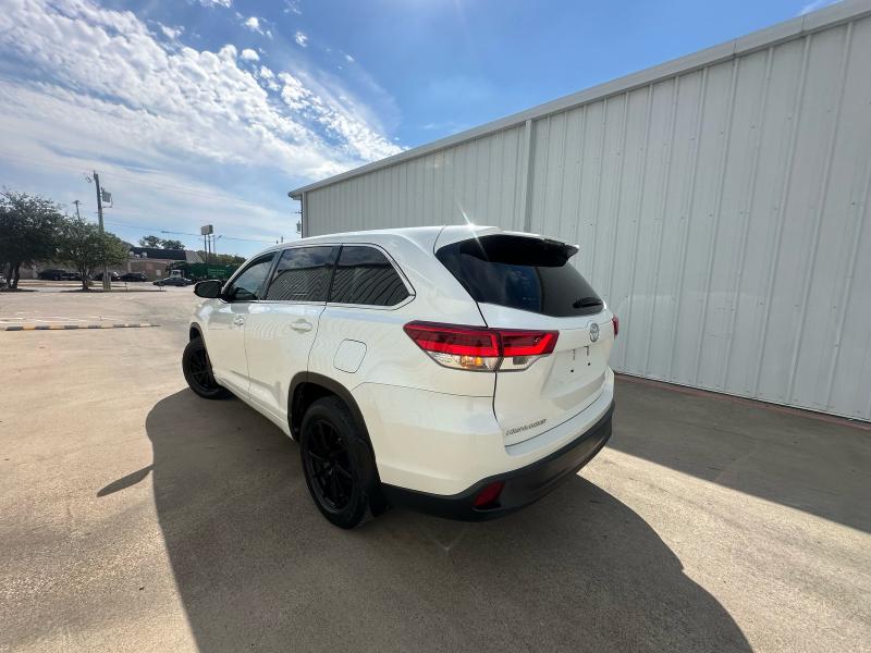 Photo 3 from auction – 2018 TOYOTA HIGHLANDER with VIN 5TDZARFH5JS034021