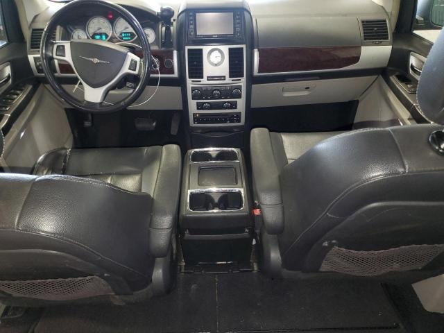 Photo 8 from auction – 2010 CHRYSLER TOWN & COU with VIN 2A4RR8D14AR320910