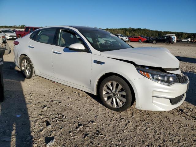 Photo 4 from auction – 2016 KIA OPTIMA with VIN 5XXGU4L35GG120210