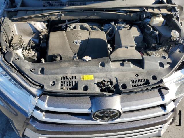 Photo 12 from auction – 2018 TOYOTA HIGHLANDER with VIN 5TDKZRFH3JS527514