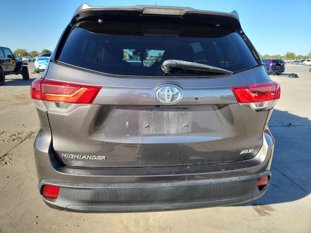 Photo 6 from auction – 2018 TOYOTA HIGHLANDER with VIN 5TDKZRFH9JS548187