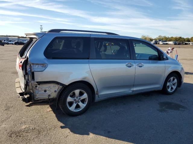 Photo 3 from auction – 2017 TOYOTA SIENNA LE with VIN 5TDKZ3DC9HS823829