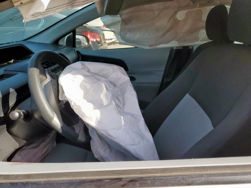 Photo 7 from auction – 2013 TOYOTA PRIUS C with VIN JTDKDTB36D1538210