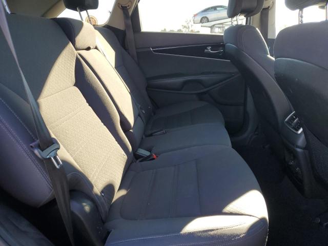 Photo 11 from auction – 2016 KIA SORENTO LX with VIN 5XYPGDA33GG037543