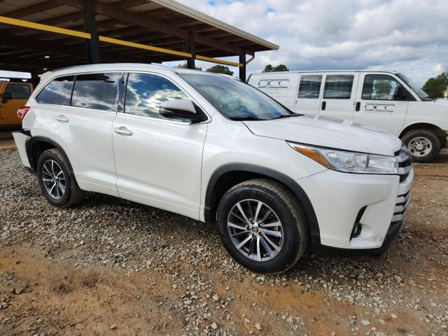 Photo 4 from auction – 2018 TOYOTA HIGHLANDER with VIN 5TDKZRFH5JS528051