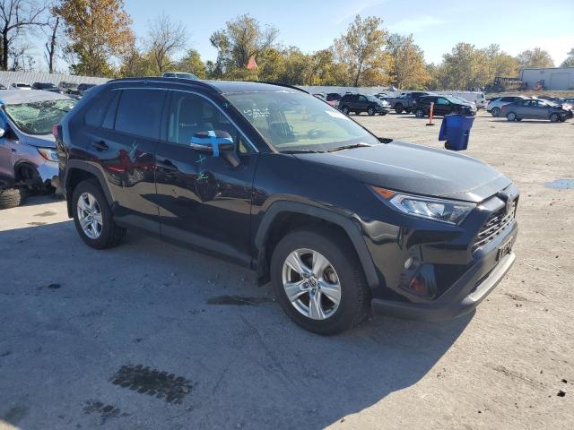Photo 4 from auction – 2020 TOYOTA RAV4 XLE with VIN JTMP1RFV8LJ037475