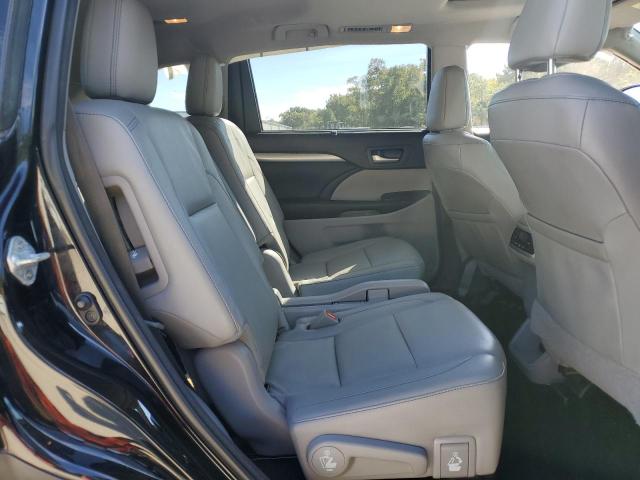 Photo 11 from auction – 2018 TOYOTA HIGHLANDER SE with VIN 5TDJZRFH7JS538124