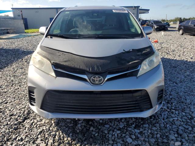 Photo 5 from auction – 2018 TOYOTA SIENNA LE with VIN 5TDKZ3DC5JS945139