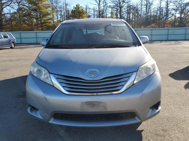 Photo 5 from auction – 2017 TOYOTA SIENNA LE with VIN 5TDKZ3DC9HS823829