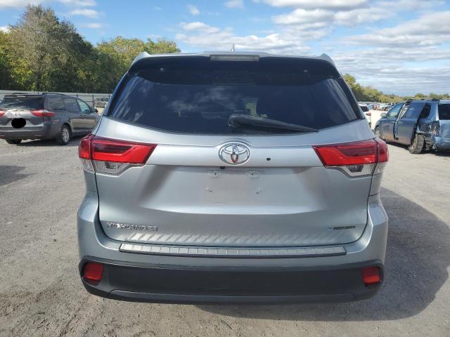 Photo 6 from auction – 2017 TOYOTA HIGHLANDER with VIN 5TDKZRFH2HS521746