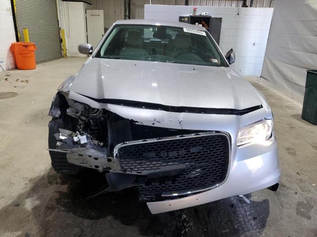Photo 5 from auction – 2017 CHRYSLER 300 LIMITE with VIN 2C3CCARG1HH571468