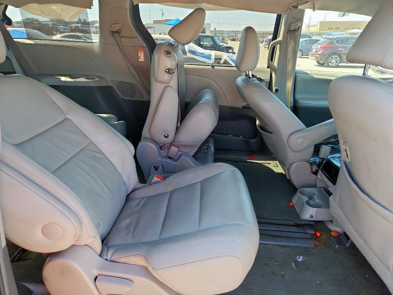 Photo 11 from auction – 2016 TOYOTA SIENNA XLE with VIN 5TDYK3DC0GS700658